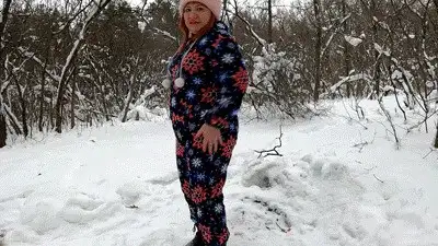 Layla Taylor - Fart Mess Diaper Outside