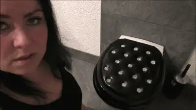 Lady Shay - Clean my toilet