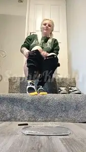 SophieKnight - I really need to go.. back view squatting shit