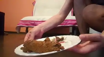 LadyMfeedingtoilets - Lady M prepare your meal after shower