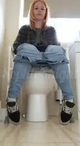 SophieKnight - Front view of me pissing on the toilet