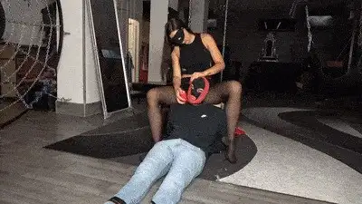 Gaia Femdom - MISTRESS GAIA - SCISSOR VETRAP - HD
