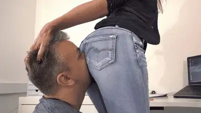 Madame Marissa - Jeans facesitting punishment for the pervert employee (small version)
