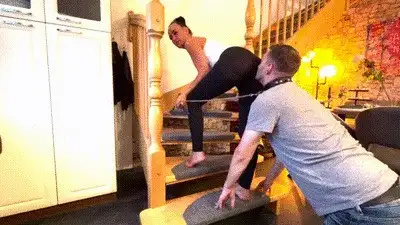 Lady Tassia - Farting session in leggings
