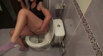 Under Mistress Roberta ass! - Mistress Roberta - Eat from my toilet - pov