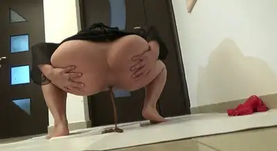 Under Mistress Roberta ass! - Mistress Roberta -Fast food as a breakfast today -pov