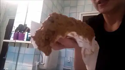 Under Mistress Roberta ass! - Mistress Roberta - Hand full of shit pov