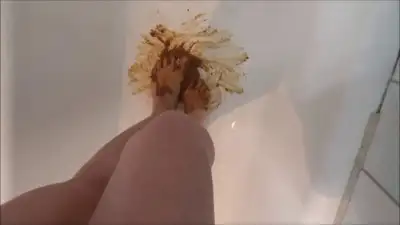 Under Mistress Roberta ass! - Mistress Roberta - Smearing my feet with breakfast pov