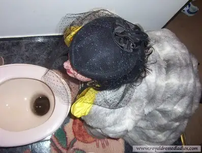 RoyalDressedLadies - Perverted piss Lady masturbate in Toilet