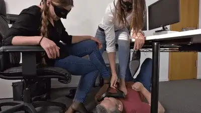 Madame Marissa - Office technician gets punished under nylon feet