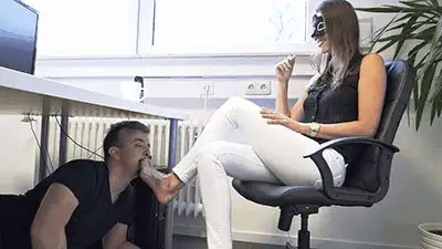 Madame Marissa - Colleague's weakness for feet exploited
