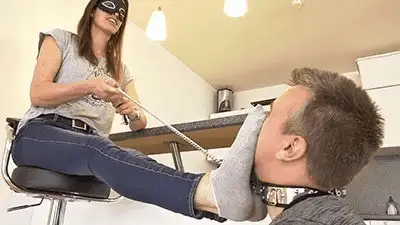 Madame Marissa - Foot slave on a leash dominated