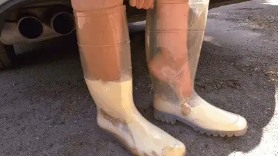 Madame Marissa - Disgusting milkshake out of my rubber boots (small version)