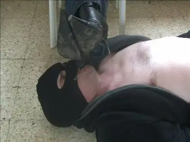 Mistress Marie - A footrest with a tongue ? Clip 126.