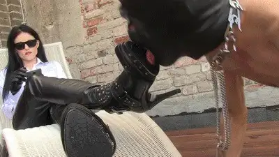 Mistress BlackDiamoond - Lick the boots