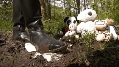 Madame Marissa - Cute plushies crushed into the mud