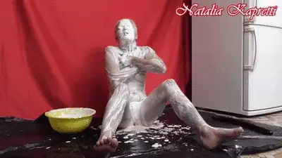 Natalia Kapretti - Kat plays, pours and smears with slime