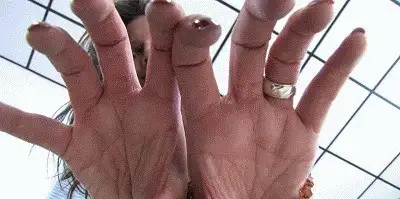 Boss Girls Productions - Emely's big hands (Realplayer)