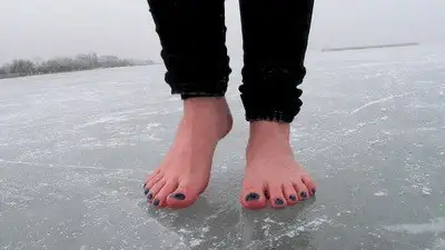 FeetExtreme - Barefoot on a Frozen Lake