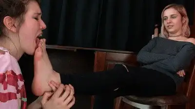 FeetExtreme - Schoolgirl Footworship