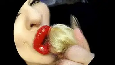 Princess18 - Big red lips giantess