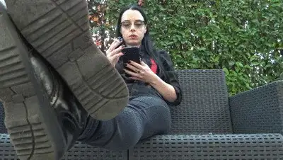 Mistress Nyx - I SMOKE AND I IGNORE YOU