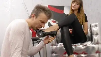 Boss Girls Productions - He has to lick!