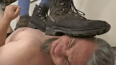 Madame Marissa - Brutal double trampling with hiking boots