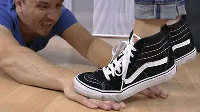 Madame Marissa - Slave's hands destroyed under Vans' soles