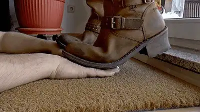 Madame Marissa - Hands trampled on the doormat