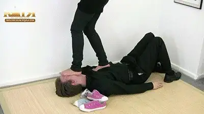 Mistress Katjas Clips & Pictures - 12-001 - Trampling in converse shoes (WMV - HQ - High Definition)