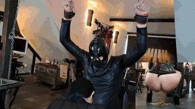 Club der Scheißefresser - Mit dem Latexhandschuh die Scheiße ins Maul gestopft