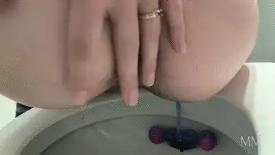 Mistress Marlena Extreme Dirty - Shitting in toilet close-up