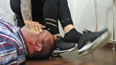 Boss Girls Productions - Goddess Yasemin - Oxygen training with sports shoe scent! - small version