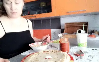 LadyVikkiWet - I'm eating