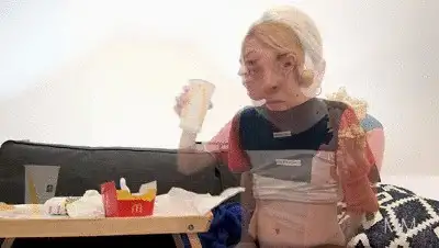 Mistress Marlena Extreme Dirty - Muckbang, shitting and feeding