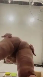 LadyVikkiWet - Poop falling