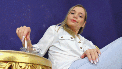 Queen Hanna - Cigarette servant