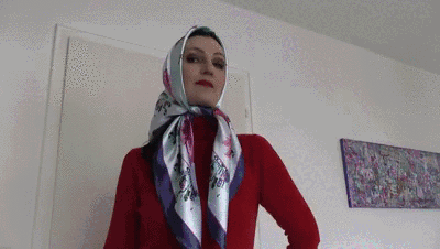 Lady Victoria Valente showed elegant satin headscarves with a red cashmere turtleneck sweater