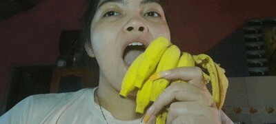 Do you like how I bite it? 🍌 Let yourself be tempted