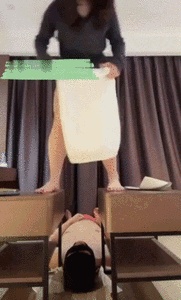 Chinese Mistress Pooped for the Toilet Slave and Made Him Eat All Her Shits